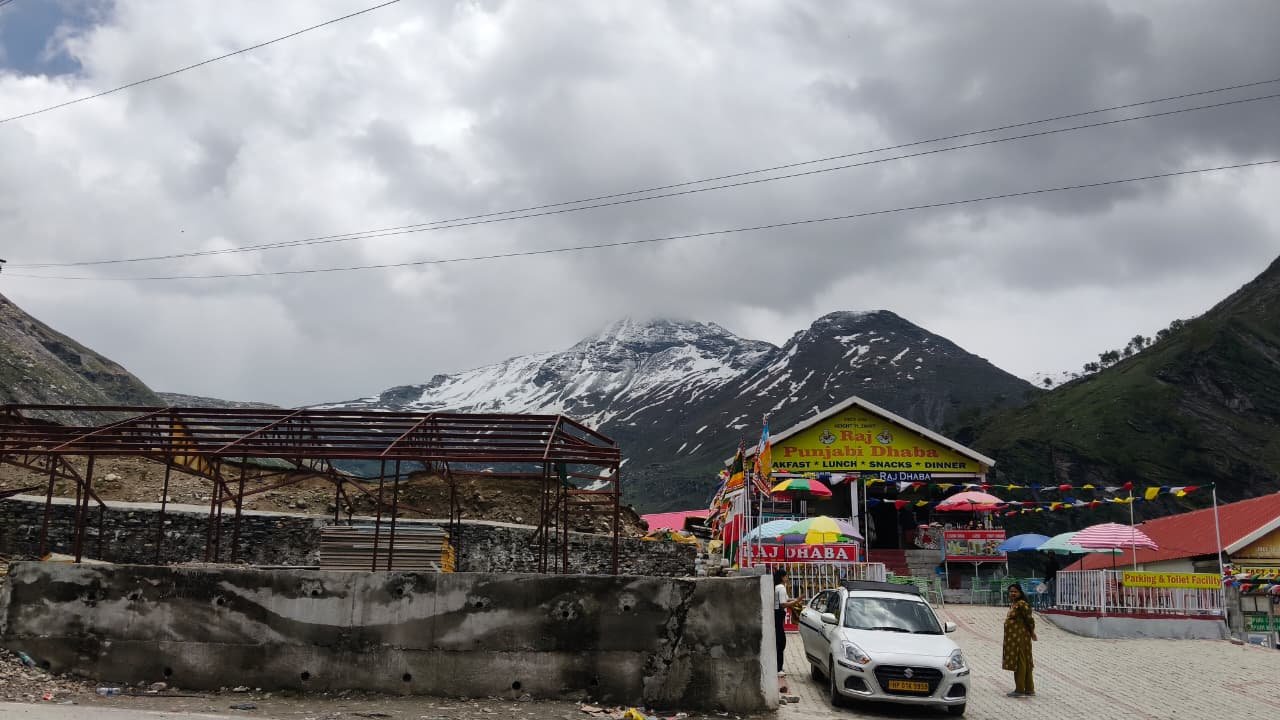 Mountain Valley Highway Stop